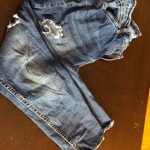 Semi ripped holes jeans!!